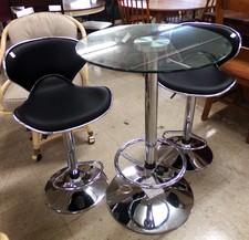 Tall chrome and glass table with two chrome and black barstools
*3pc set
$150.00