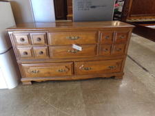 Maple dresser.  Well made vintage solid wood dresser.  
$70.10