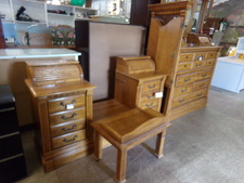VANITY - OAK BUILD
The mirror to this vanity is safely standing against the side - so the pictures is not as appealing as could be.  Vanity has side roll-top cubbies, drawers and a bench seat that matches.  Find in the bedroom furnishings area.  Matching tall dresser sold separately.
$79.50