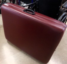 Maroon portable massage table
$220.00